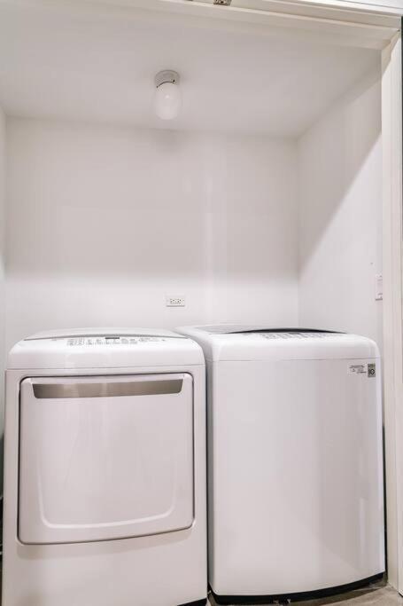 Immaculate Brand New Condo Downtown Chicago Exterior photo